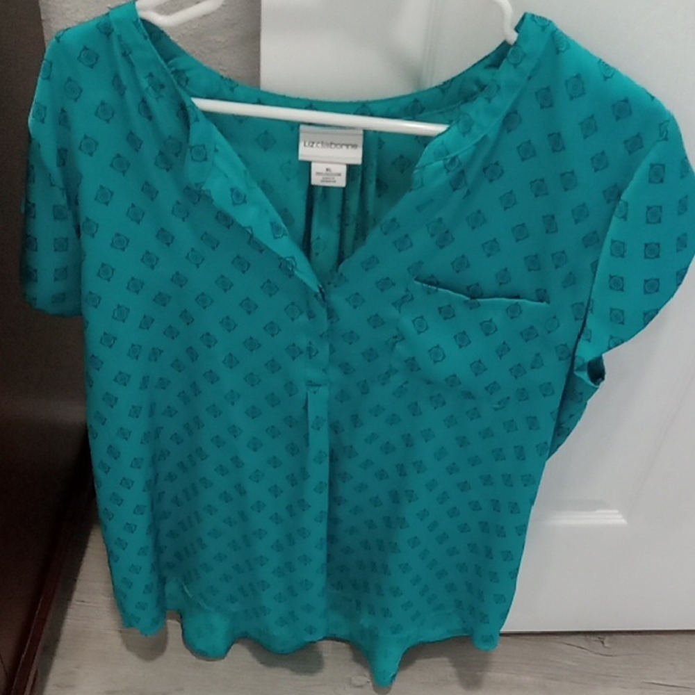 Liz Claiborne Teal Short-Sleeve V-Neck Blouse with Subtle Print
